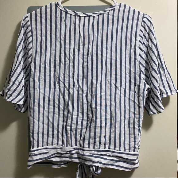 Offerme$5❗️ A&F White Size Small Short Sleeve Blouse with Navy Stripped pattern - Picture 2 of 7
